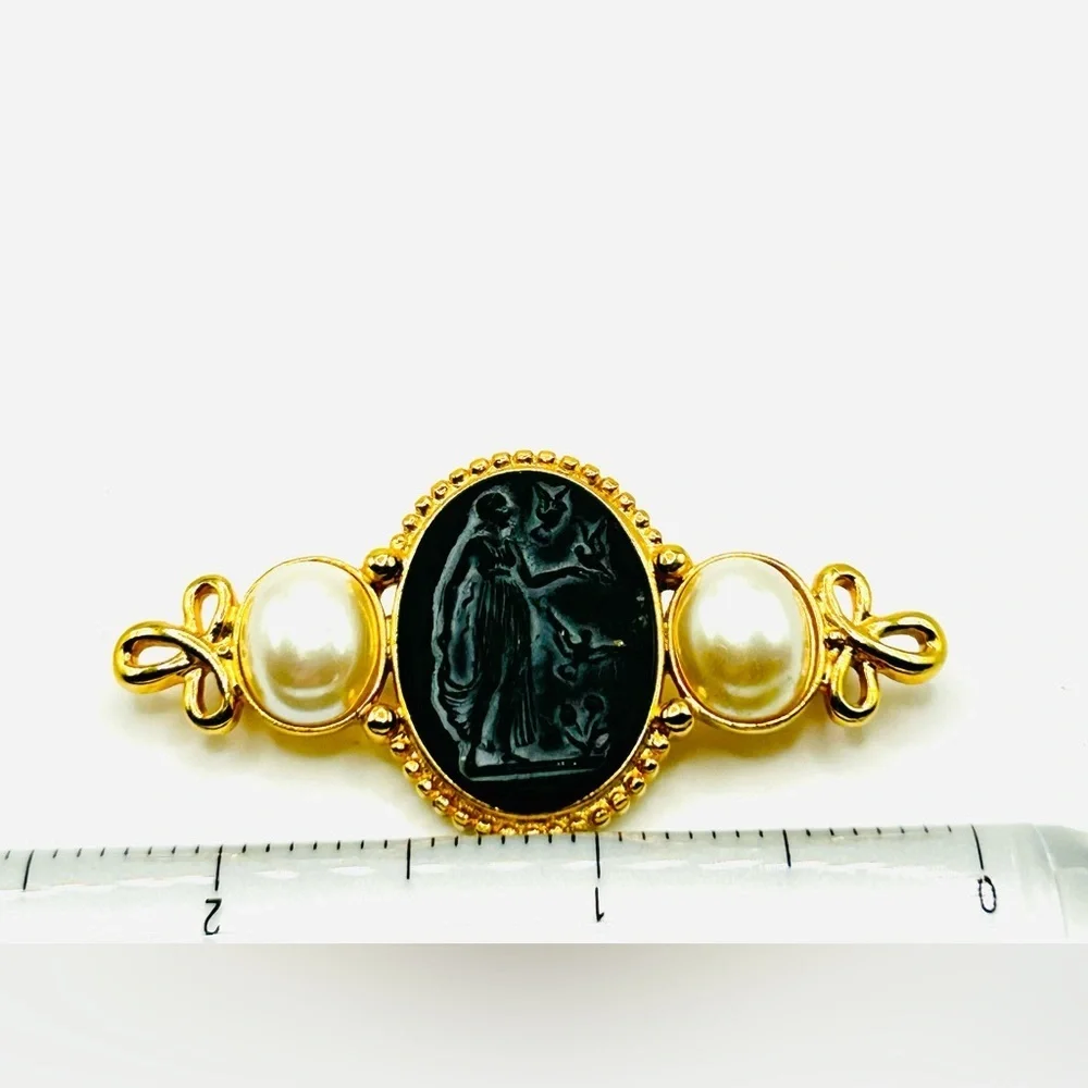 Vintage elegant brooch